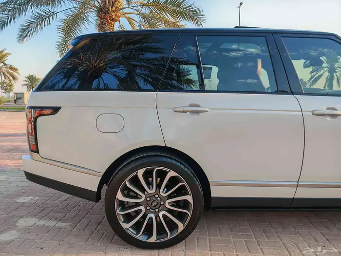 رينج روفر 2015 أوتوبيجرافي سوبر شارج أبيض لؤلؤي 9