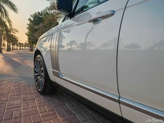 رينج روفر 2015 أوتوبيجرافي سوبر شارج أبيض لؤلؤي 13