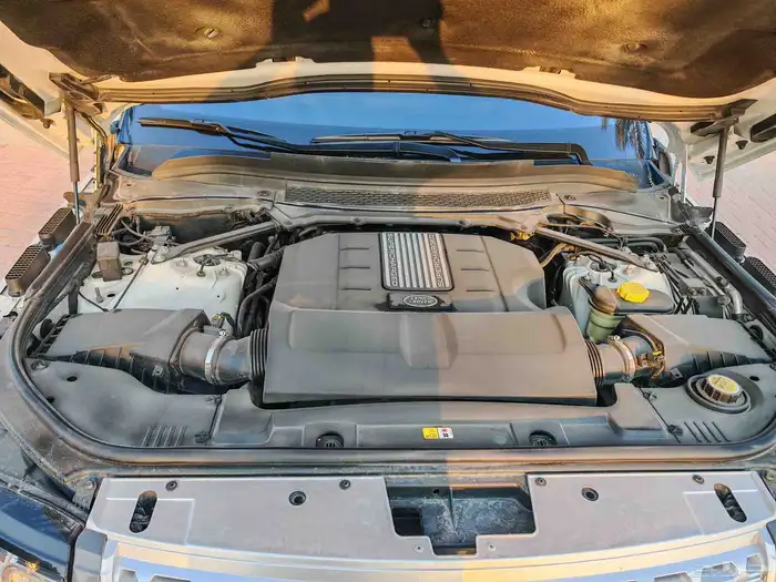 رينج روفر 2015 أوتوبيجرافي سوبر شارج أبيض لؤلؤي 44