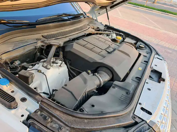 رينج روفر 2015 أوتوبيجرافي سوبر شارج أبيض لؤلؤي 45