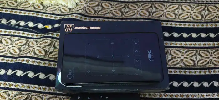 جهاز بروجكتر صغير 4K 0