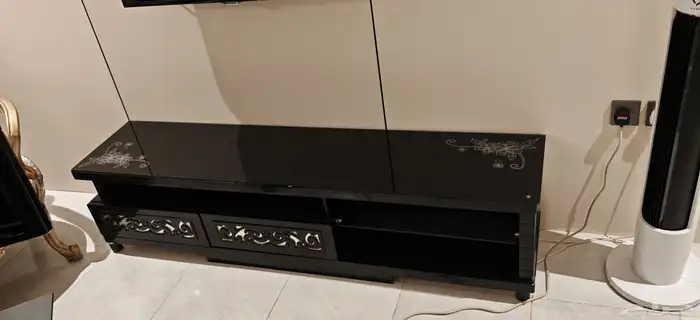 طاولة تلفزيون 1