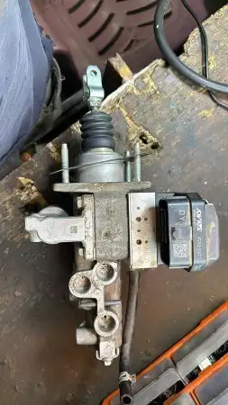 يوجد لدينا جميع انواع قطع غيار السيارات المستخدمه تشليح 7