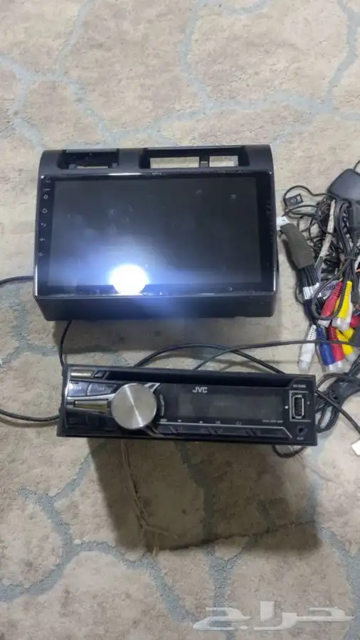 للبيع شاشة سيارة ومسجل جي فسي 0