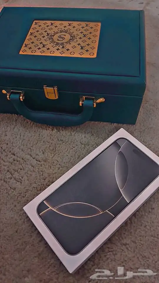 ايفون 16برو مكس مطلي بالذهب عيار 24 4