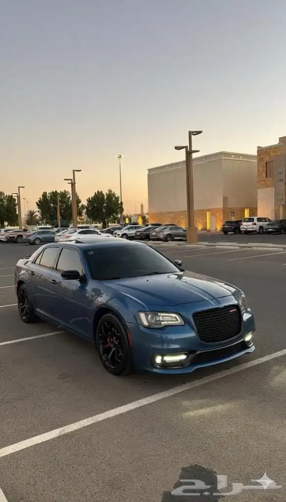 كرايزلر 2021 اكزيكتف V8 5 7 1