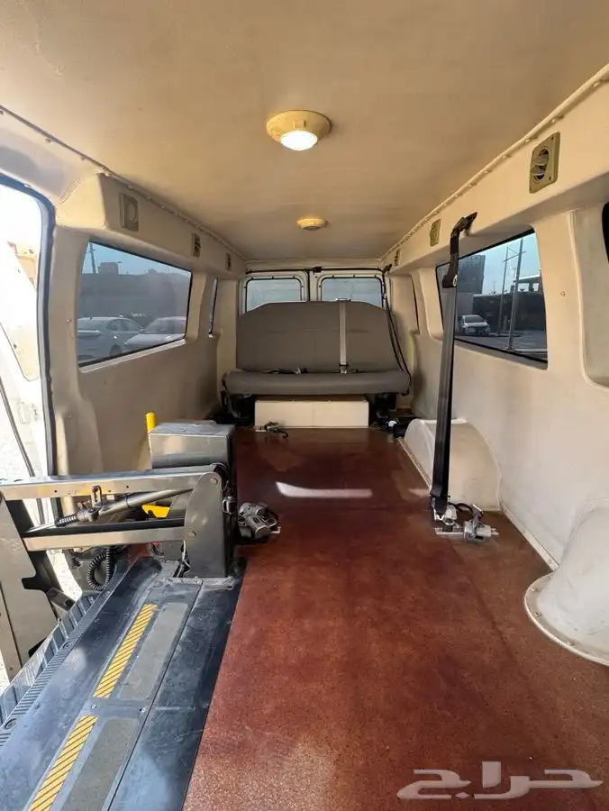 فان فورد مخزن لذوي الاحتياجات الخاصة 11