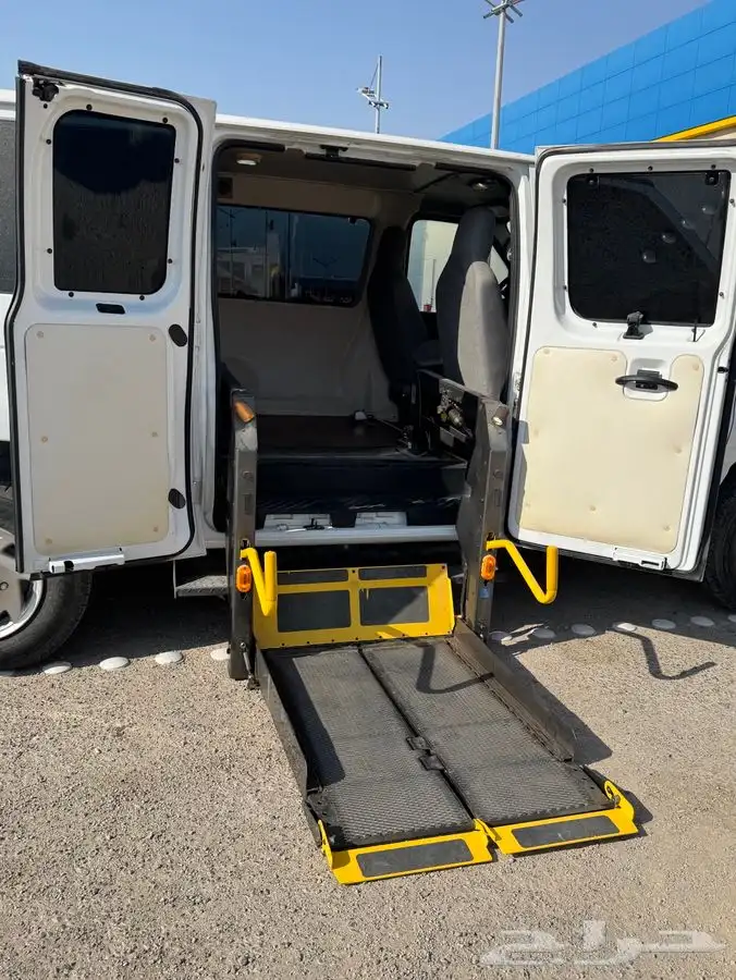 فان فورد مخزن لذوي الاحتياجات الخاصة 9