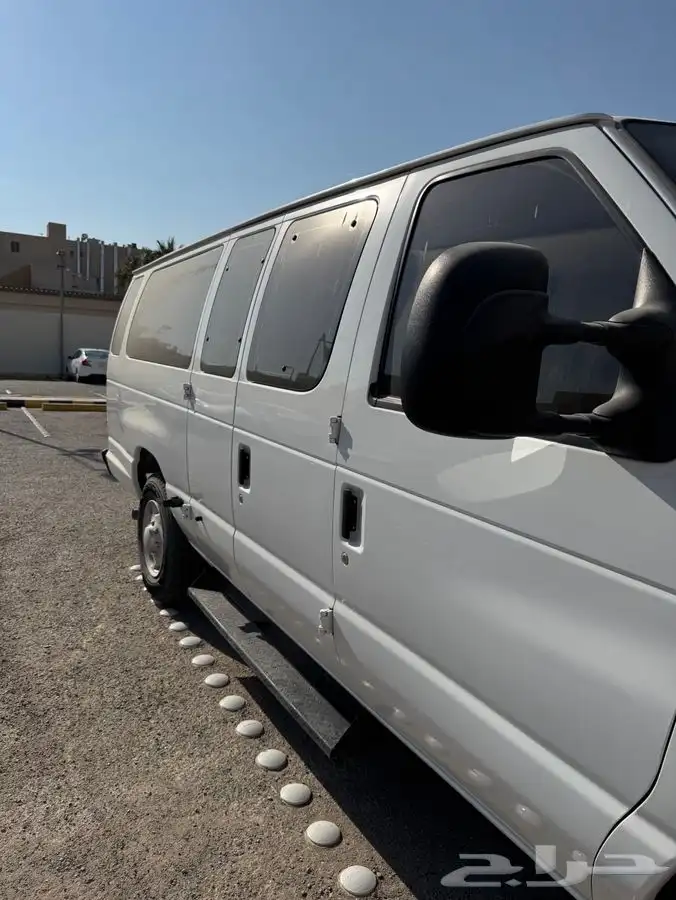 فان فورد مخزن لذوي الاحتياجات الخاصة 1