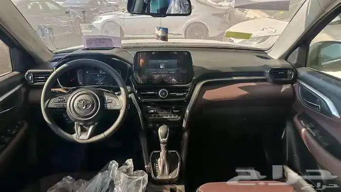 تويوتا اوربان 2026 11