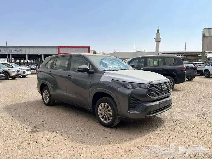 تويوتا انوفا GL 2025 نقد و تقسيط 1
