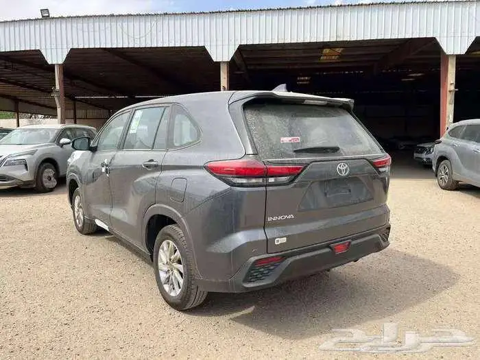 تويوتا انوفا GL 2025 نقد و تقسيط 2