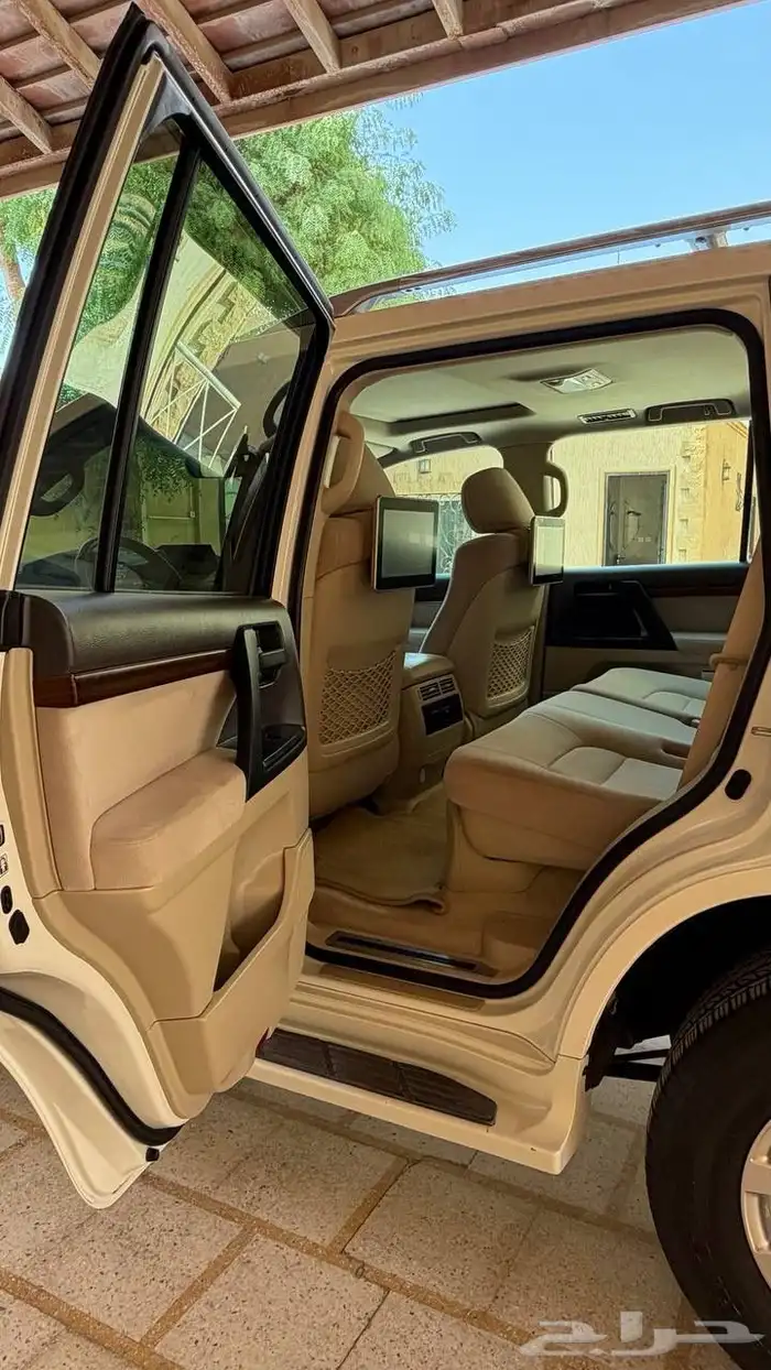 لاندكروزر 2018 gxr مخزن 6