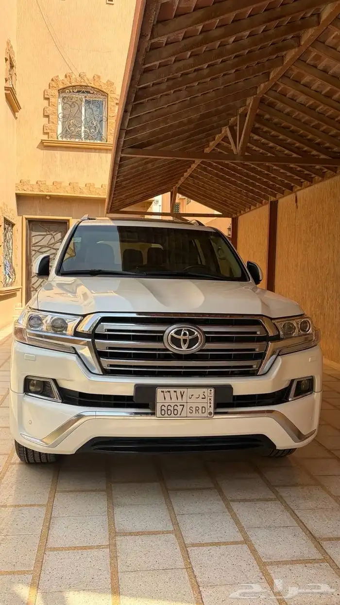 لاندكروزر 2018 gxr مخزن 0