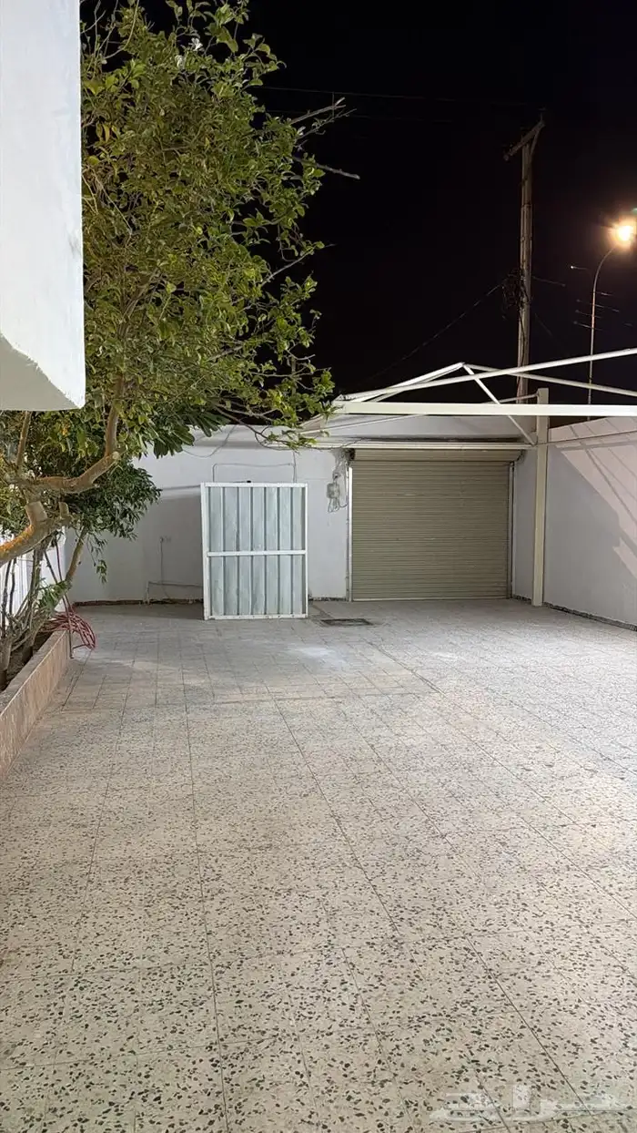 للايجار فلة دورين بالمنتزه الغربي على شارع تجاري 10