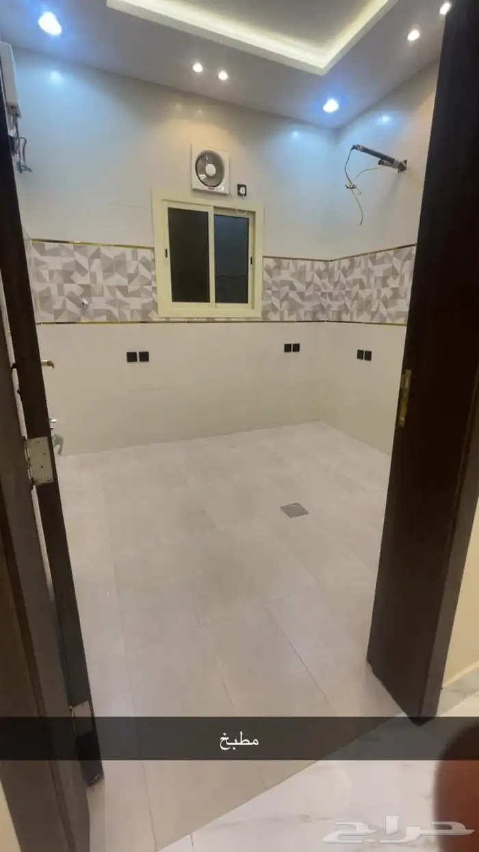 شقة للإيجار حي الفروسية 15