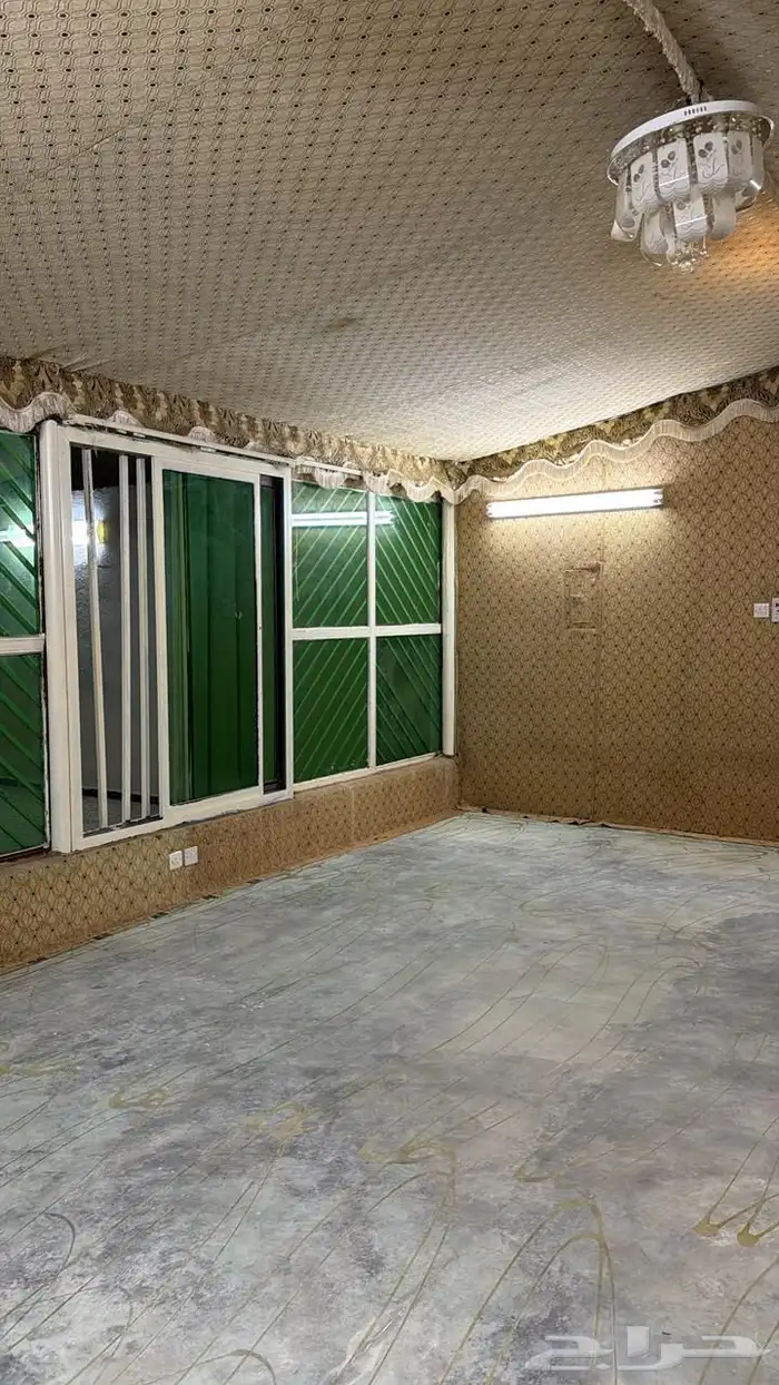 للايجار فلة دورين بالمنتزه الغربي على شارع تجاري 11