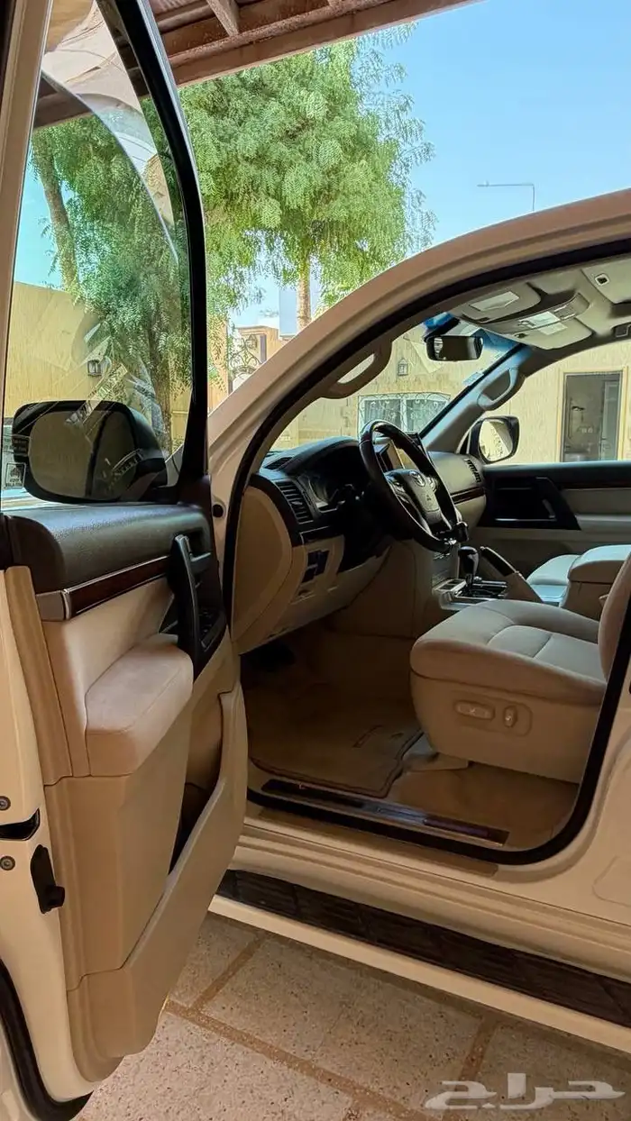 لاندكروزر 2018 gxr مخزن 5