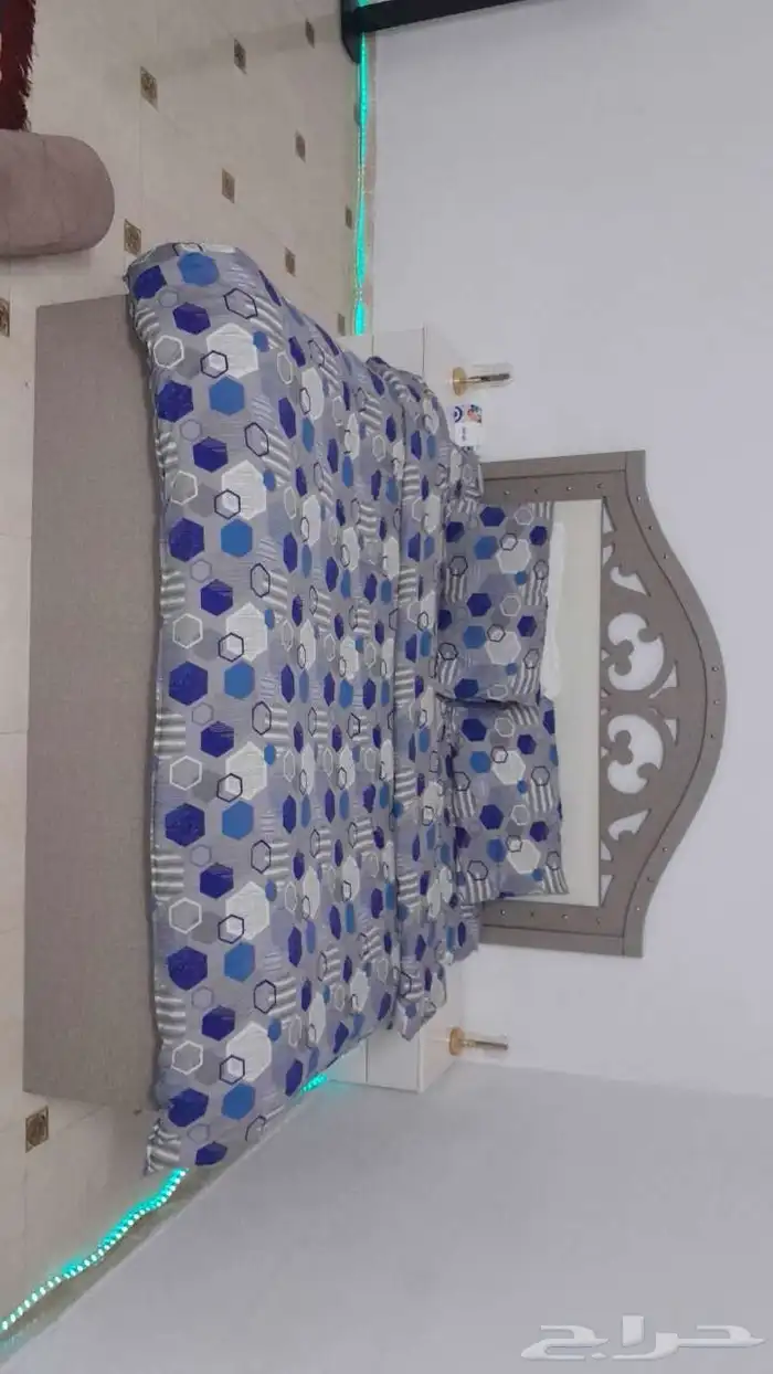 للبيع سرير نفرين مع اثنين كومودينو نظيف جدا 0