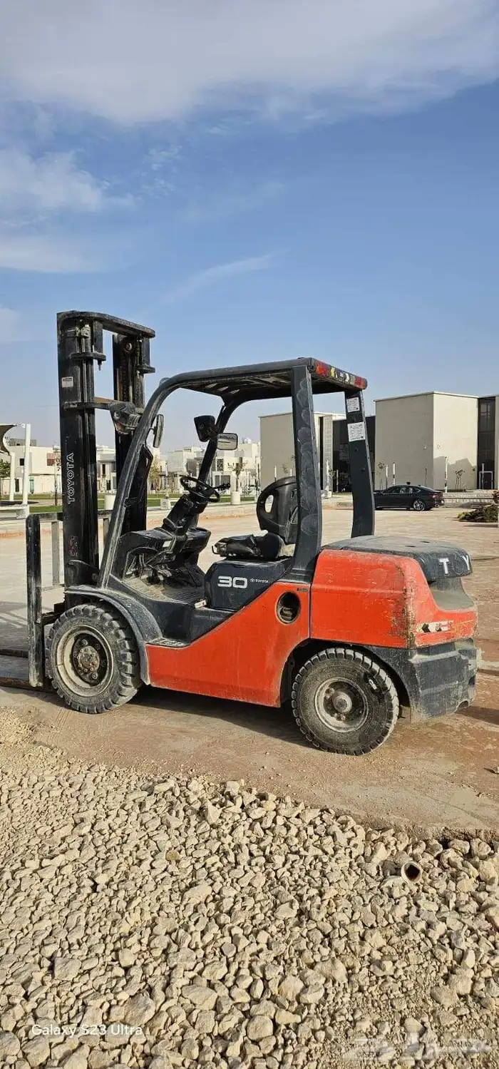 ايجار رافعه شوكية فوركلفت ورافعه يدوية جاك 0