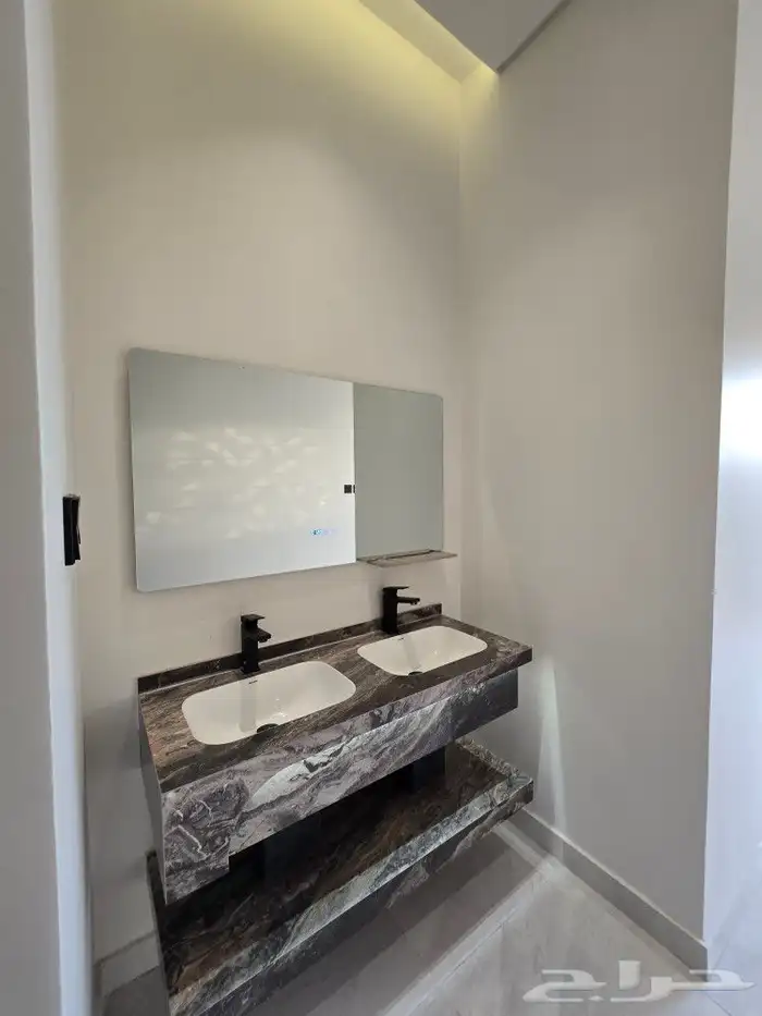 للبيع دور أرضي 6غرف VIP حوش ومدخل سياره بحي الوسام بالخميس 9