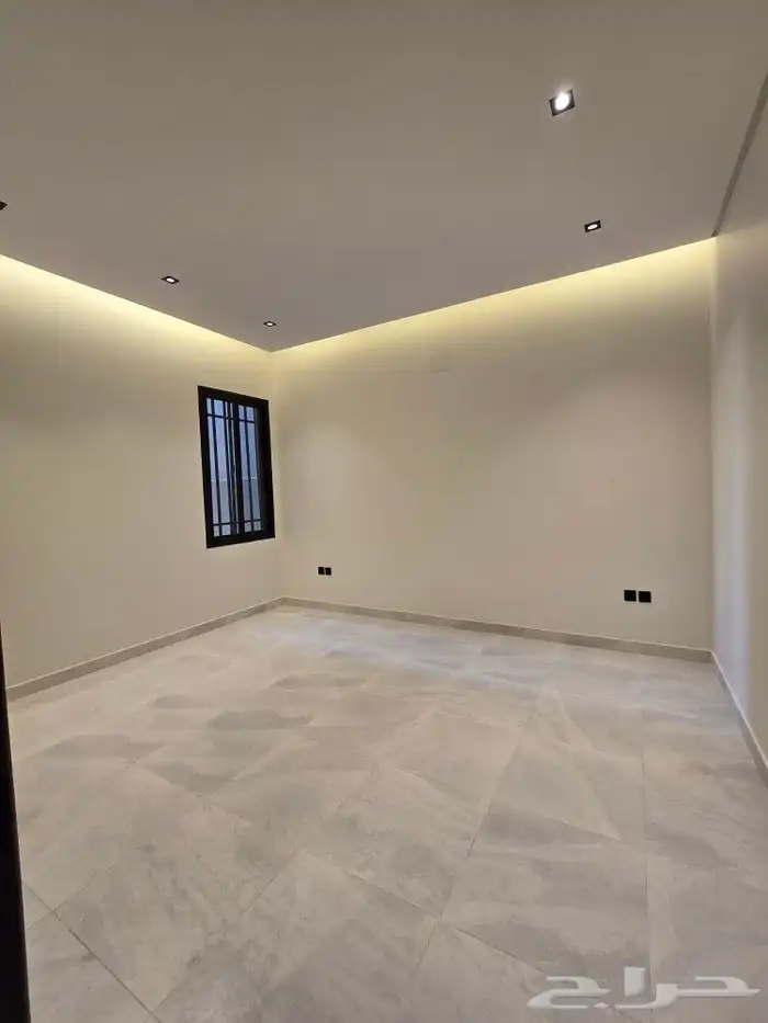 للبيع دور أرضي 6غرف VIP حوش ومدخل سياره بحي الوسام بالخميس 18