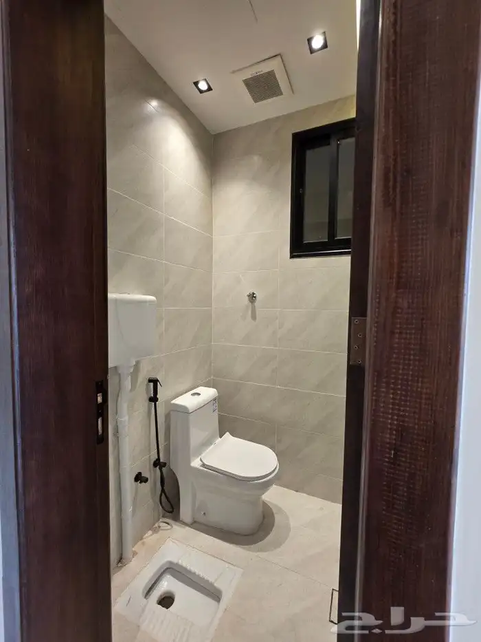 للبيع دور أرضي 6غرف VIP حوش ومدخل سياره بحي الوسام بالخميس 10