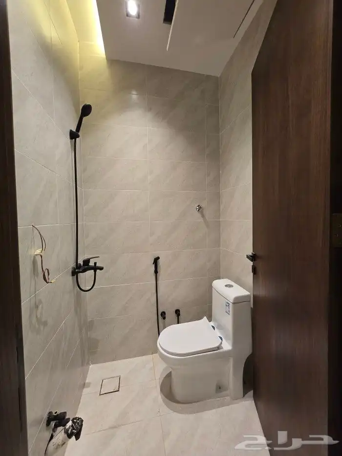 للبيع دور أرضي 6غرف VIP حوش ومدخل سياره بحي الوسام بالخميس 19