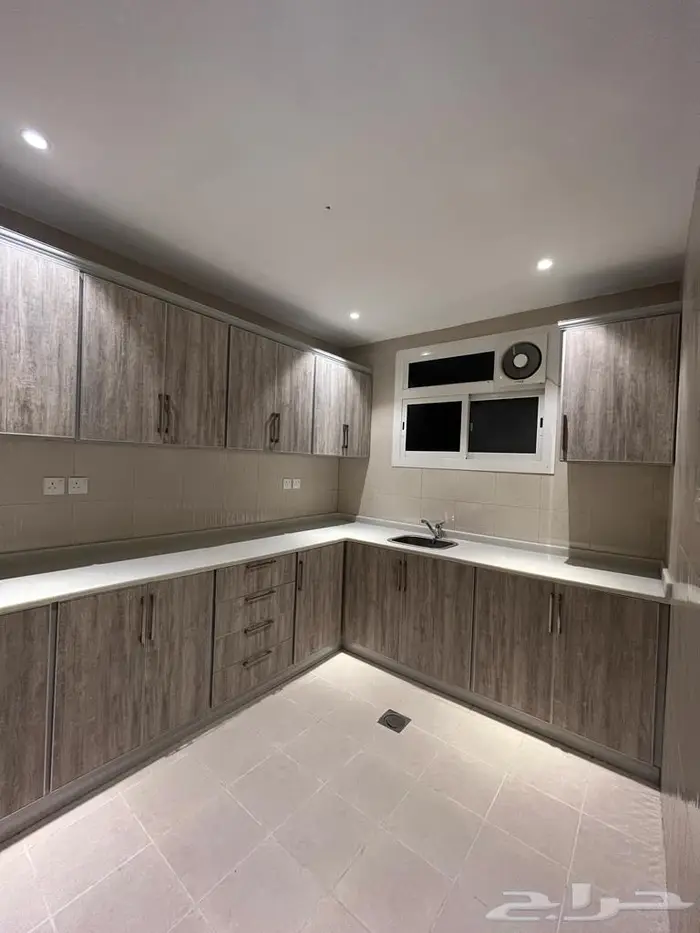 شقة روف مع سطح الطائف حي الشرقية 6