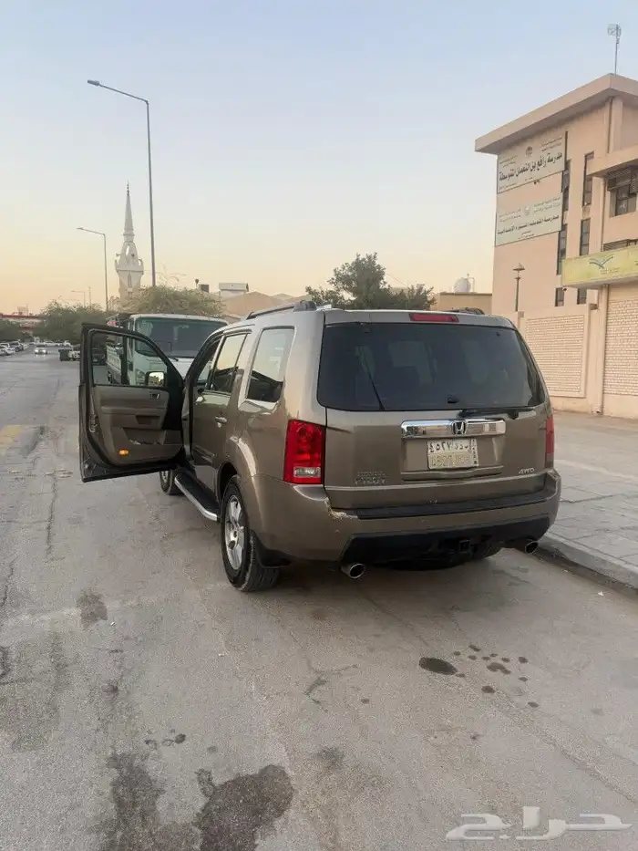 للبيع سبارة هوندا جيب بايلوت موديل 2011 3