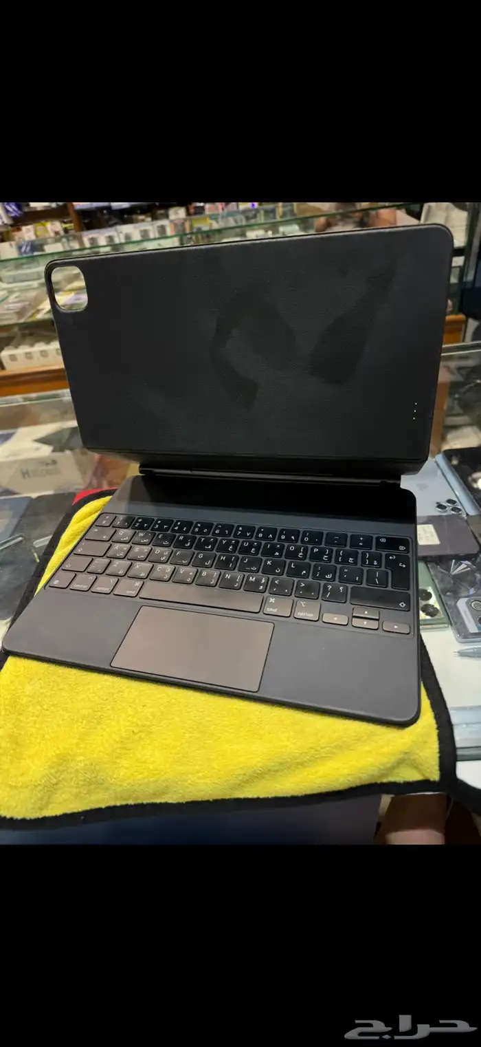 كيبورد مجيك 12.9 أنش اسود 1