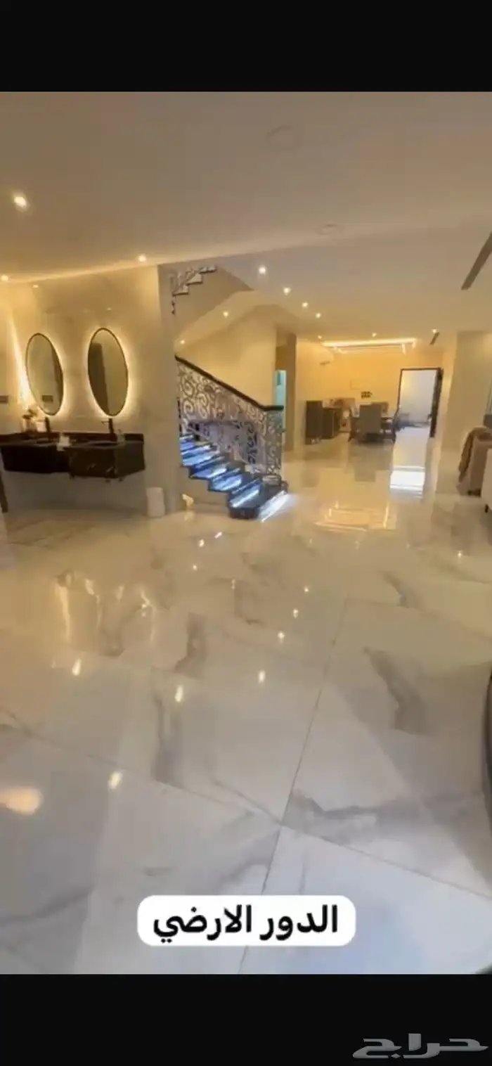 فيلا للبيع على 3 شوارع 7