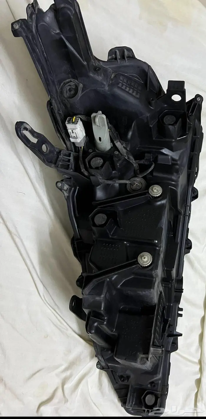 شمعة لكزس es 2022 1