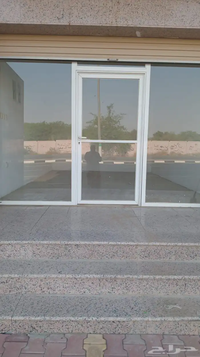 محلين بجانب بعض للايجار الشرائع مخطط أربعة 1