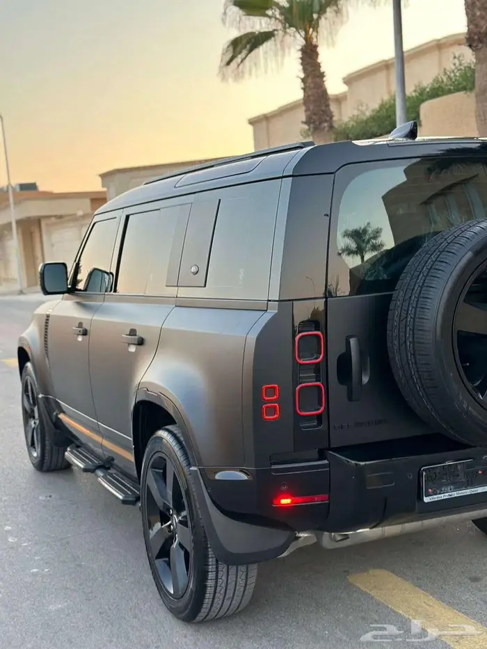 ديفندر 110 أسود مطفي 2022 عداد 105 بحالة الوكالة على الضمان 11