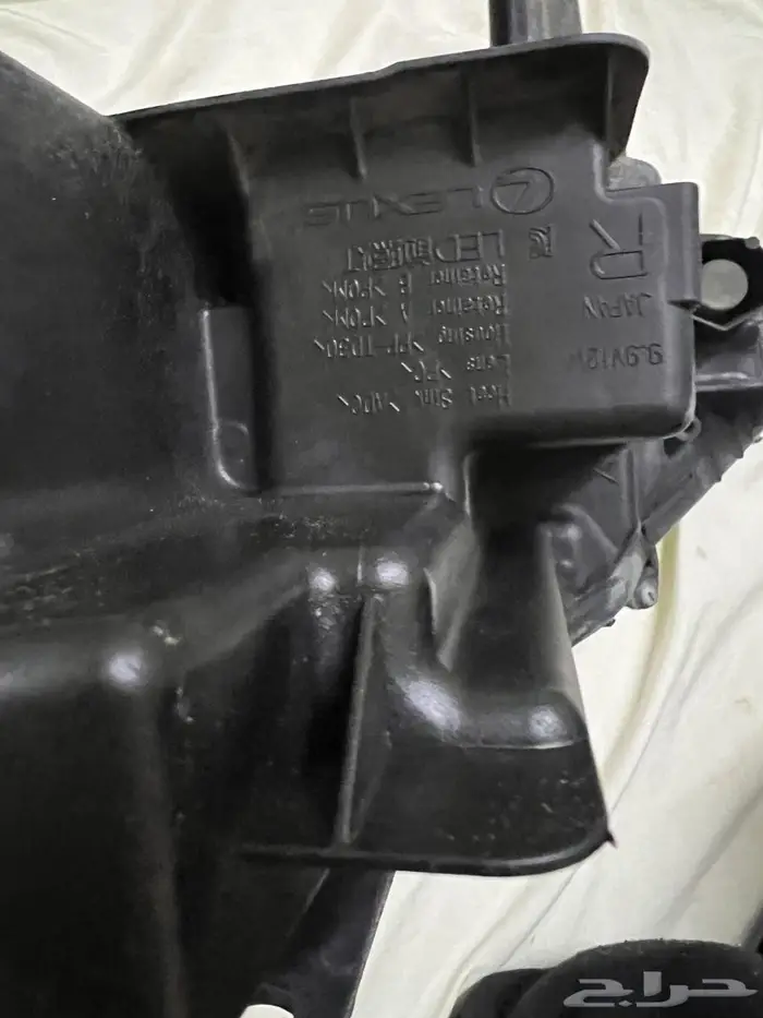 شمعة لكزس es 2022 2