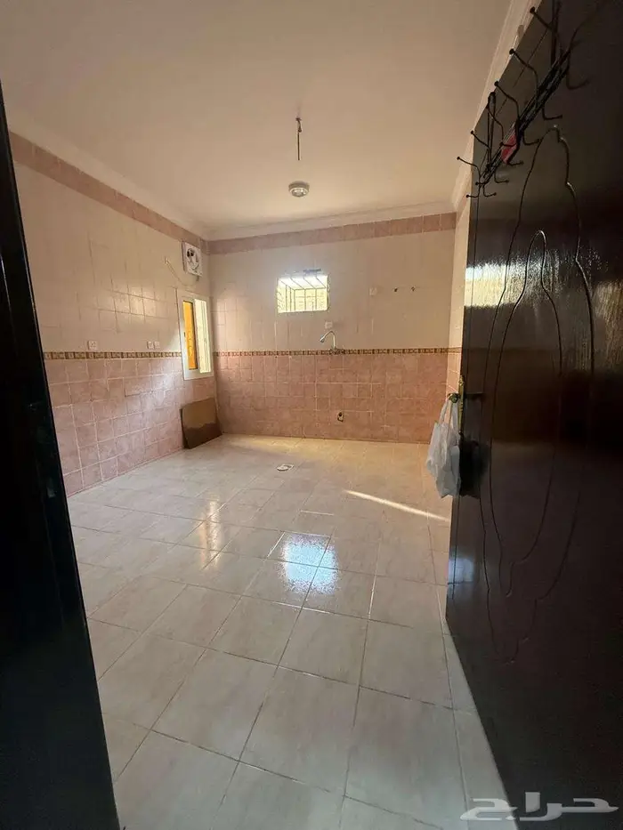 شقة للإجار ببطحاء قريش 1