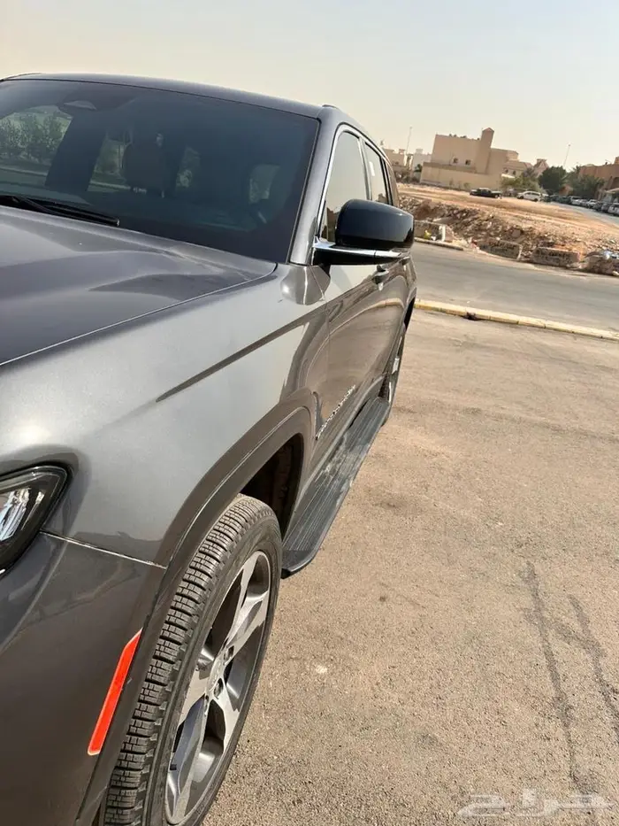 جيب قراند شيروكي 2023 ليمتيد بلص قصير 2