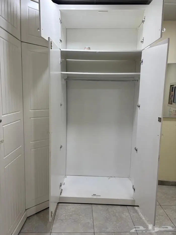 للبيع دولاب   طاولة طعام 6