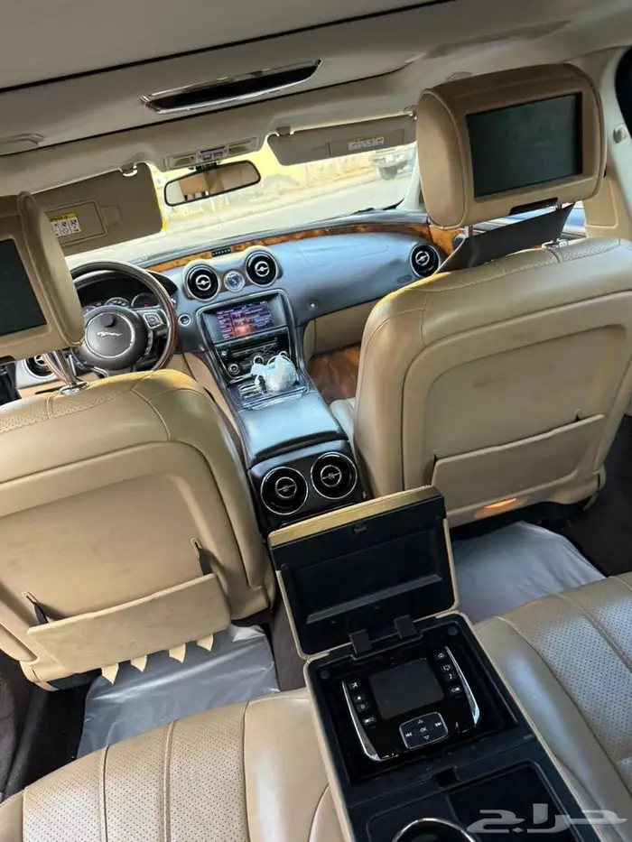 جاكور XJ L 2013 V6 مخزن 6 سنوات 8