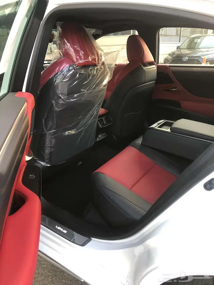 لكزس ES350 FF 2025 اسبورت سعودي أبيض _ أسود داخل أحمر 7