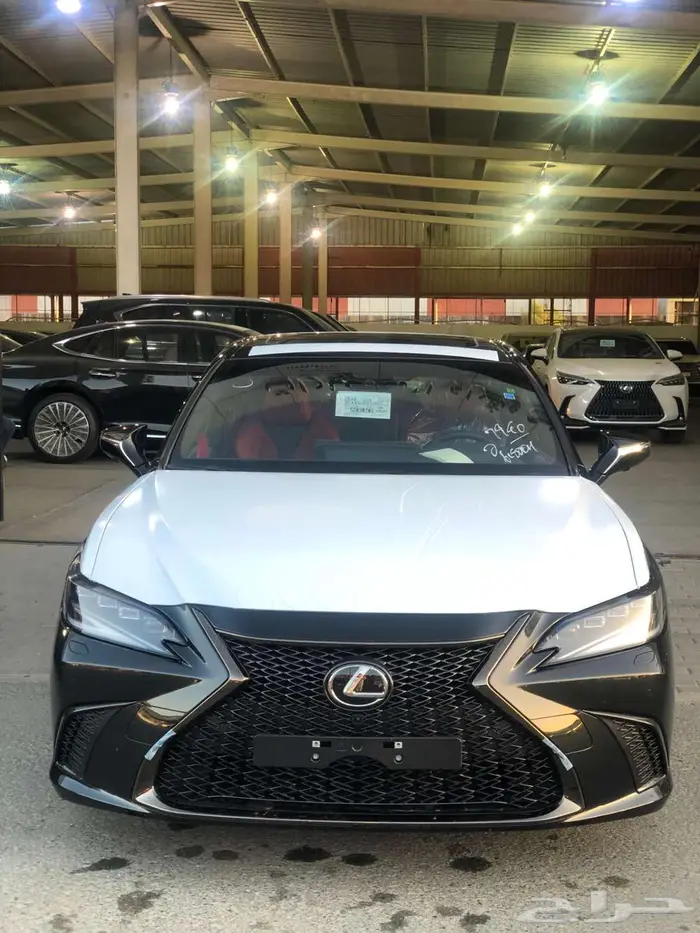 لكزس ES350 FF 2025 اسبورت سعودي أبيض _ أسود داخل أحمر 3
