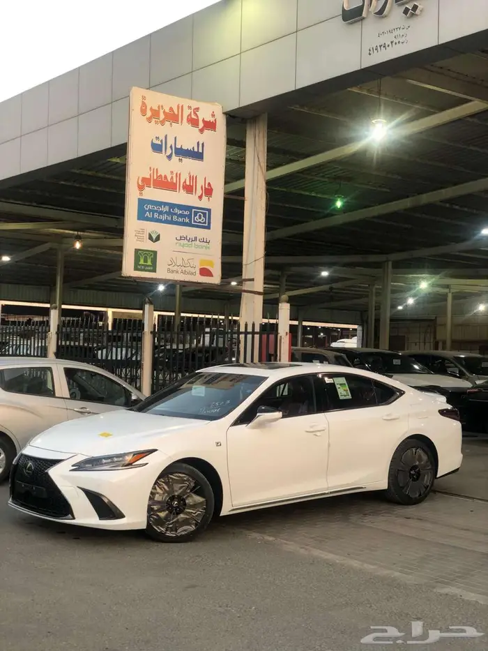 لكزس ES350 FF 2025 اسبورت سعودي أبيض _ أسود داخل أحمر 0