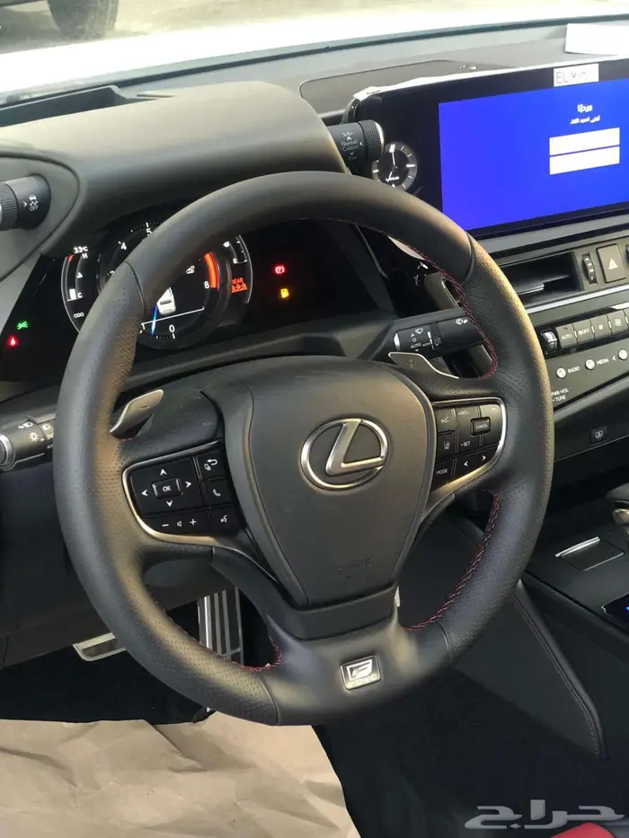 لكزس ES350 FF 2025 اسبورت سعودي أبيض _ أسود داخل أحمر 9