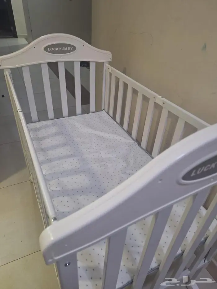 مشاية وعربية وسرير اطفال 1