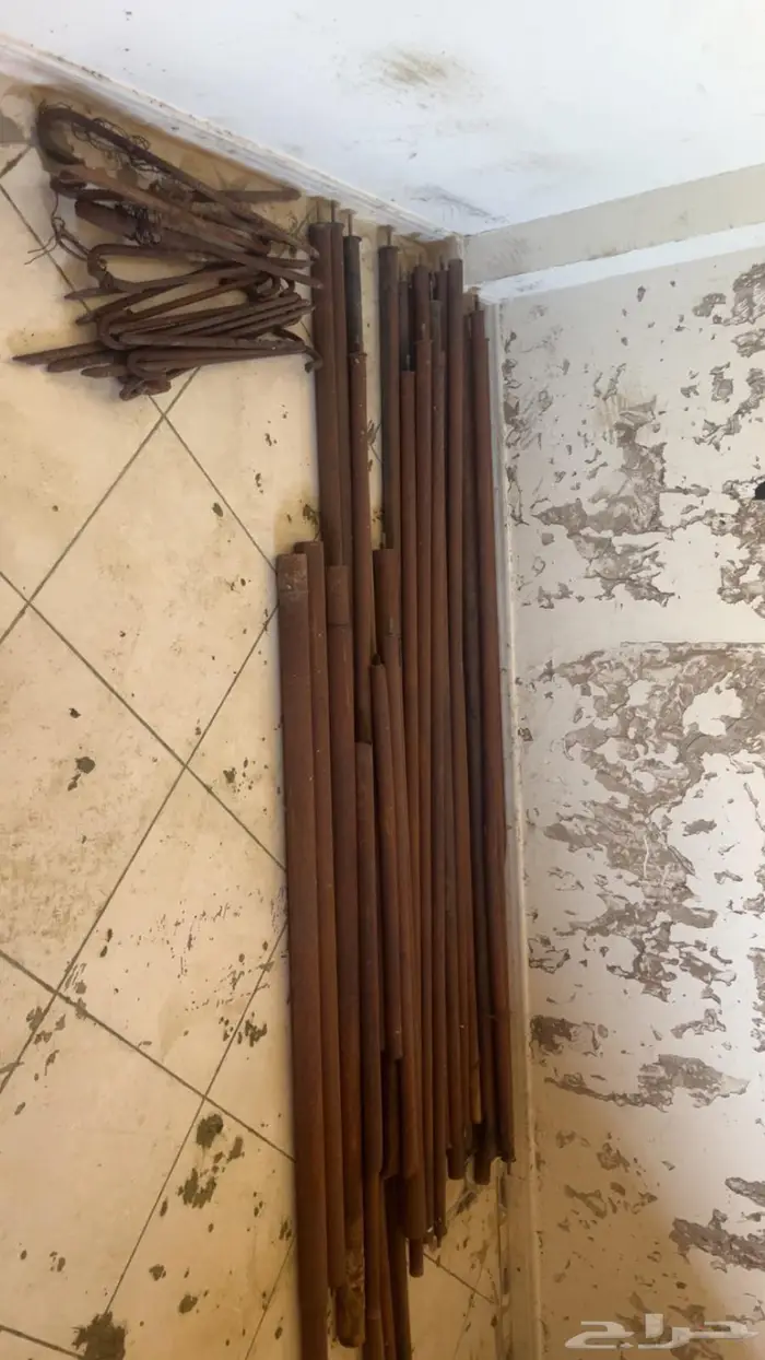 مظلات غنم شبه جديد العدد 2   معالف بلاستك  شبوك 4