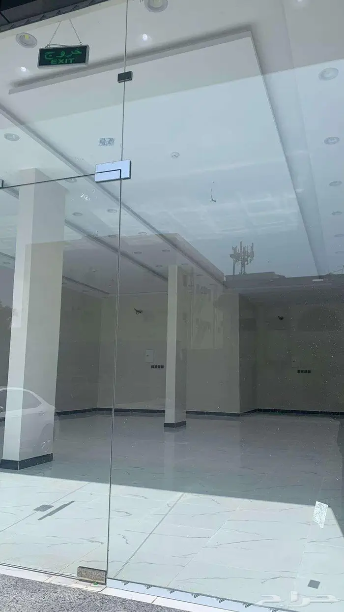 محلات ومعارض للإيجار في وسط الحوية على طريق المطار وغيره 3