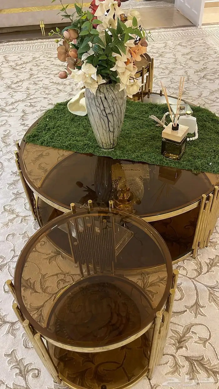 طاولة مجلس مع طاولتين خدمه للبيع نضيف جدأ 3