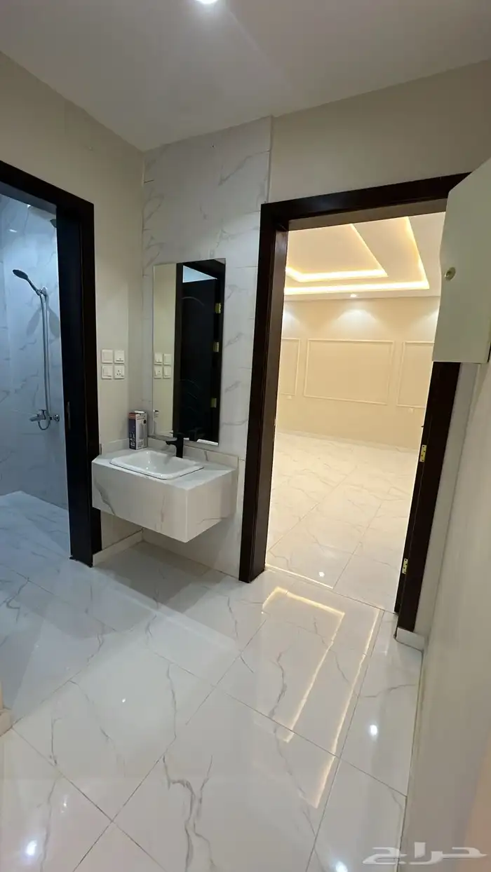 فلل للبيع موقع مميز بالواصليه 6