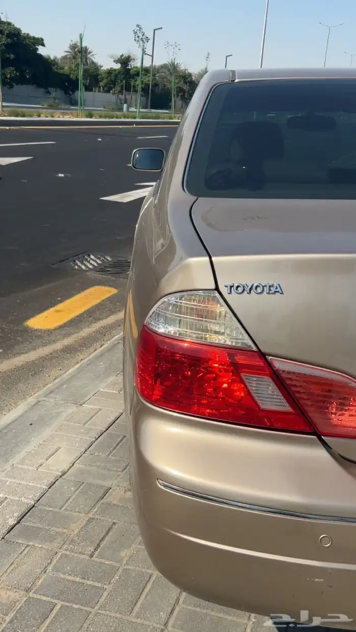 للبيع تويوتا افلون 2004 3